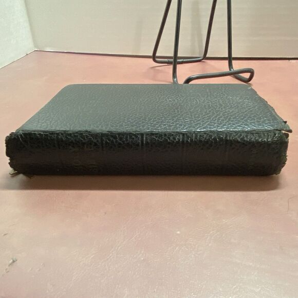 Holy Bible Illustrated King James Version World Publishing w/ Zipper Cross READ - Picture 8 of 16